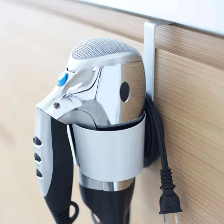 ヘアドライヤー。ワイヤーが気にならない収納テクをご紹介!