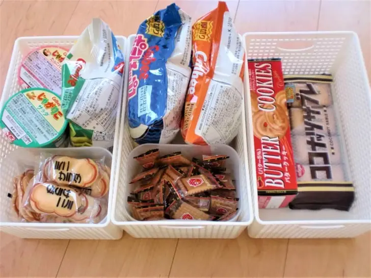 意外と困りがちなお菓子の収納アイデアを紹介します！