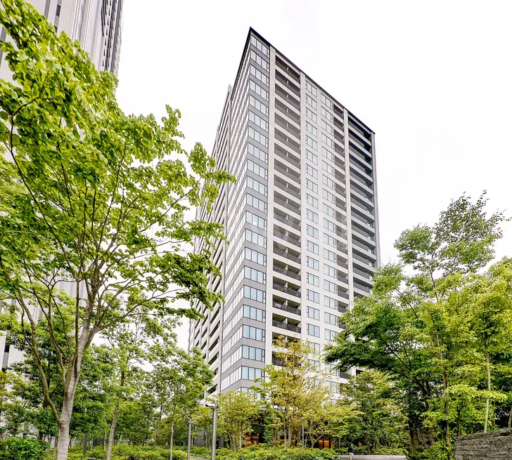 スカイフォレストレジデンスは、高田馬場にそびえ立つ緑豊かなタワーマンション！