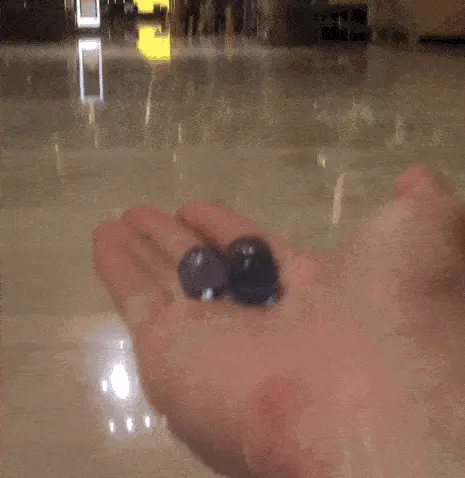 マリーナベイサンズにビー玉置いた