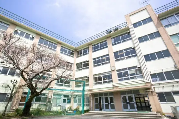 千代田区の名門小学校に通うには？学区内のおすすめマンションを紹介！